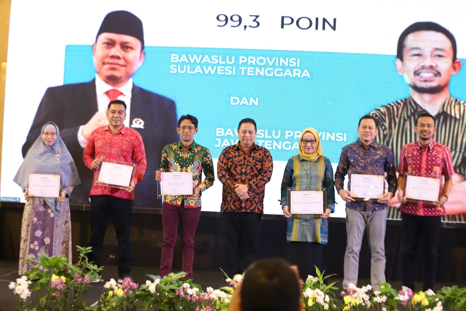 Berkat Komitmen Tinggi dari Tim KIP Bawaslu Sultra, Bawaslu Sultra Raih Peringkat Pertama