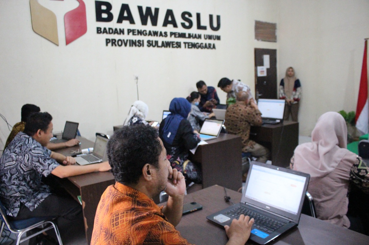 Laksanakan Evaluasi PPNPNS Bawaslu Sultra Tahun 2021, Rapiuddin: Hasil Evaluasi Menentukan Nasib Kalian