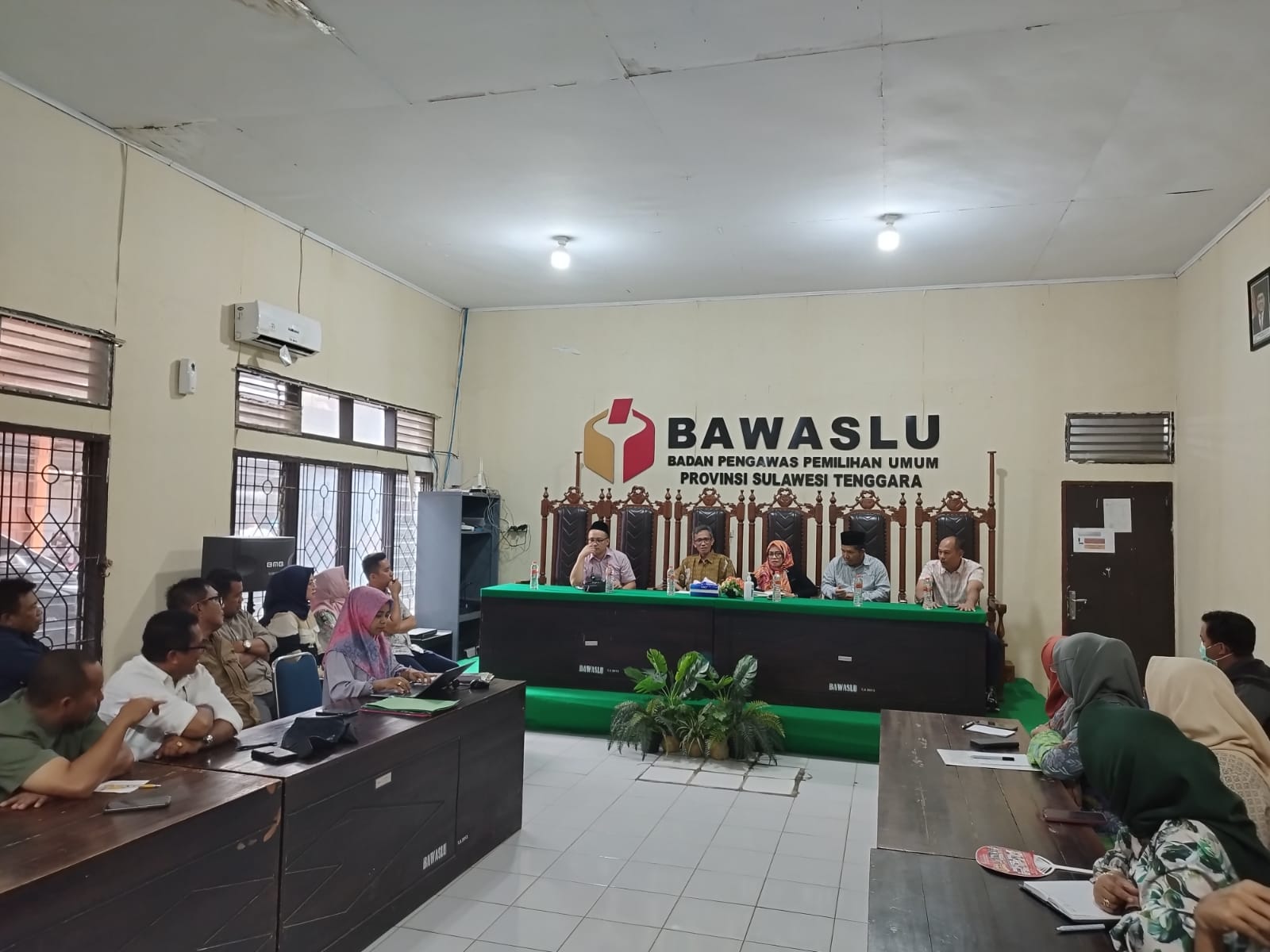 DIVISI SDMO&DIKLAT GELAR KEGIATAN RAPAT PENINGKATAN KINERJA PEGAWAI  DI LINGKUNGAN BAWASLU KAB/KOTA SE-SULTRA