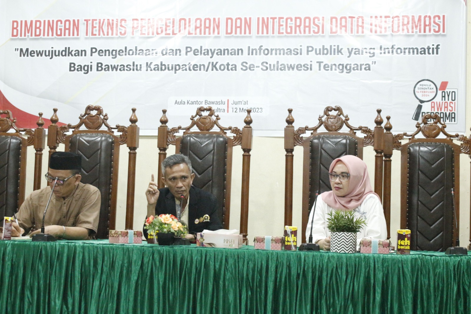 Demi Mewujudkan Pengelolaan dan Pelayanan Informasi Public yang Informatif, Bawaslu Sultra Gelar Bimtek Pengelolaan dan Integritas Data Informasi Kepada Bawaslu Kab/Kota Se - Sultra