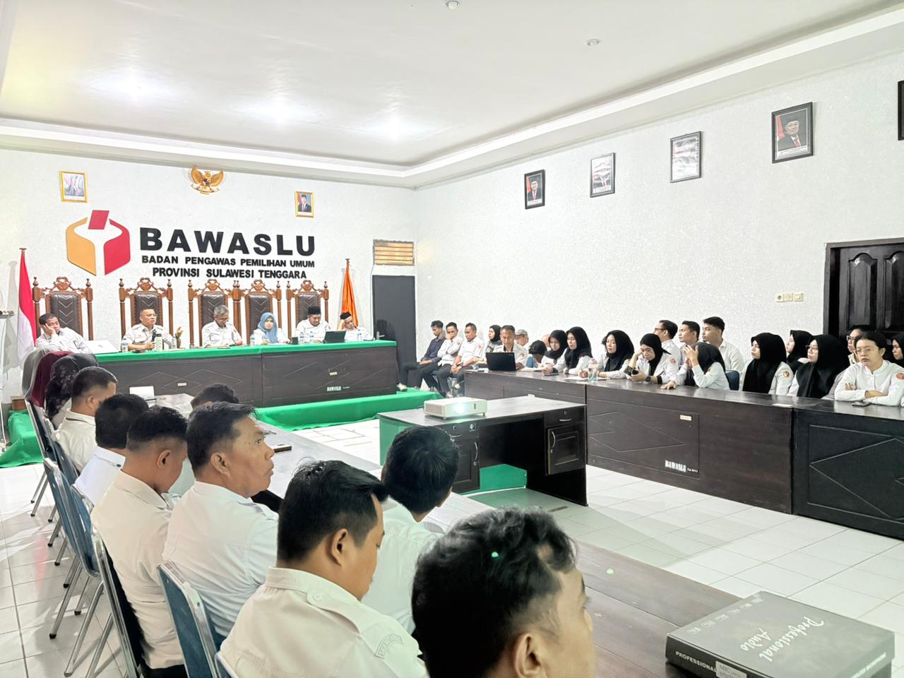 Penguatan Dukungan Administrasi dan Manajerial, Bawaslu Sultra Gelar Rapat Bulanan Bersama Pimpinan dan Jajaran Sekretariat