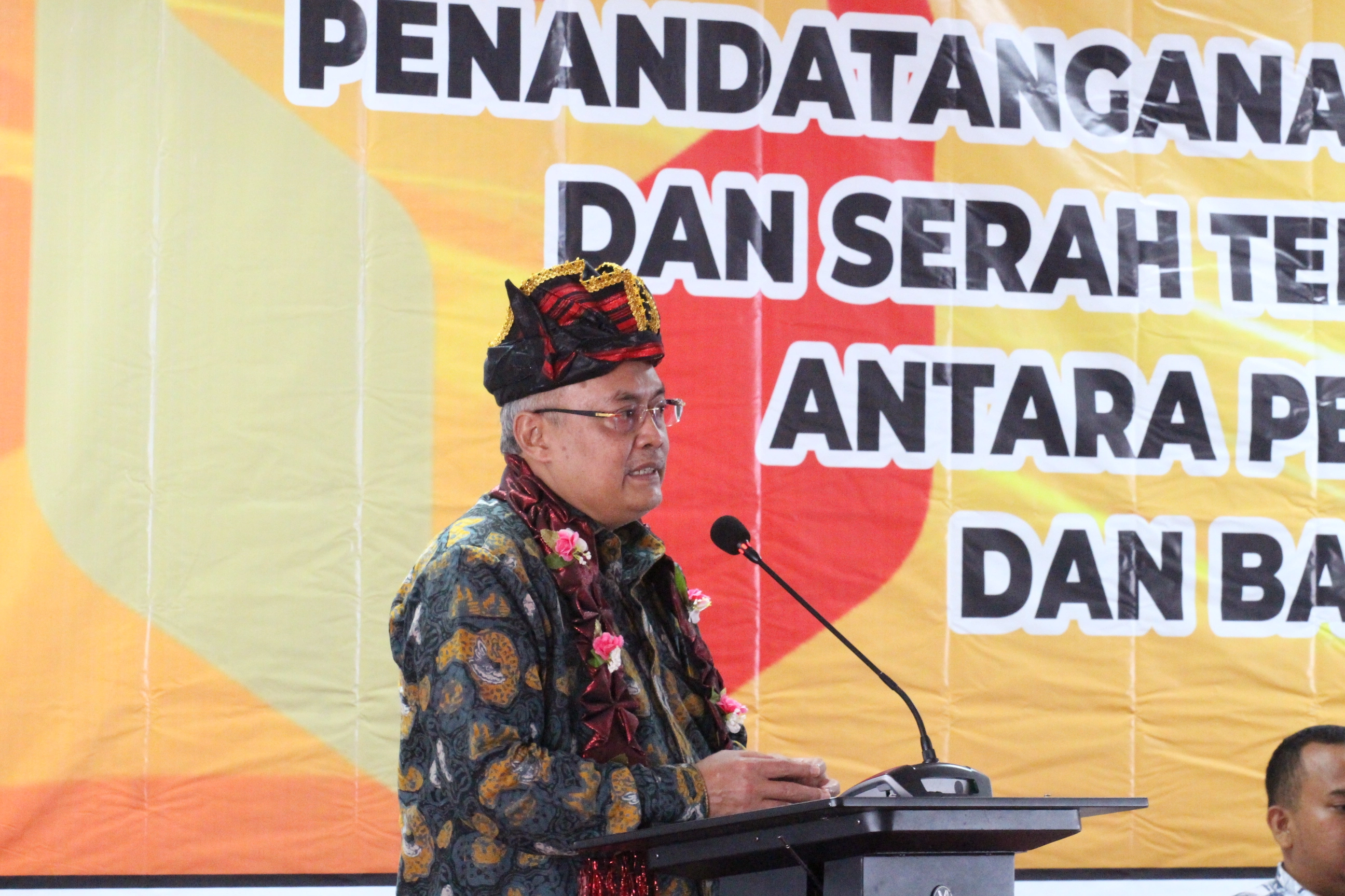 Terima Hibah Tanah dan Bangunan dari Pemda Buton, Sekjen Bawaslu: Bawaslu Ikut Tingkatkan Indeks Demokrasi di Daerah