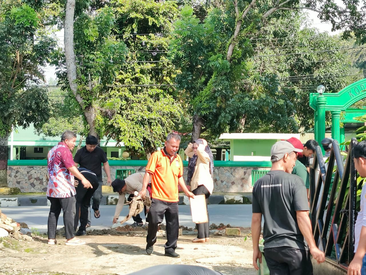 Bersama Pimpinan Bawaslu Provinsi Sulawesi Tenggara dan Seluruh Jajaran Bawaslu Provinsi Sulawesi Tenggara Lakukan Kegiatan Penanaman Nilai-Nilai Integritas Bagi Pegawai