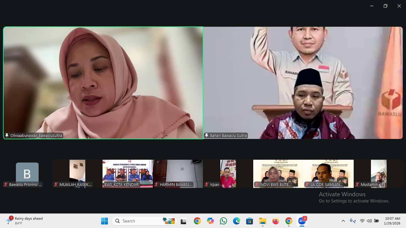 Bahari, S.P., M.P., M.H (Koordiv Pencegahan, Parmas dan Humas Bawaslu Sultra) Saat Memberikan Arahan di Edisi Ngobrol Kamis 