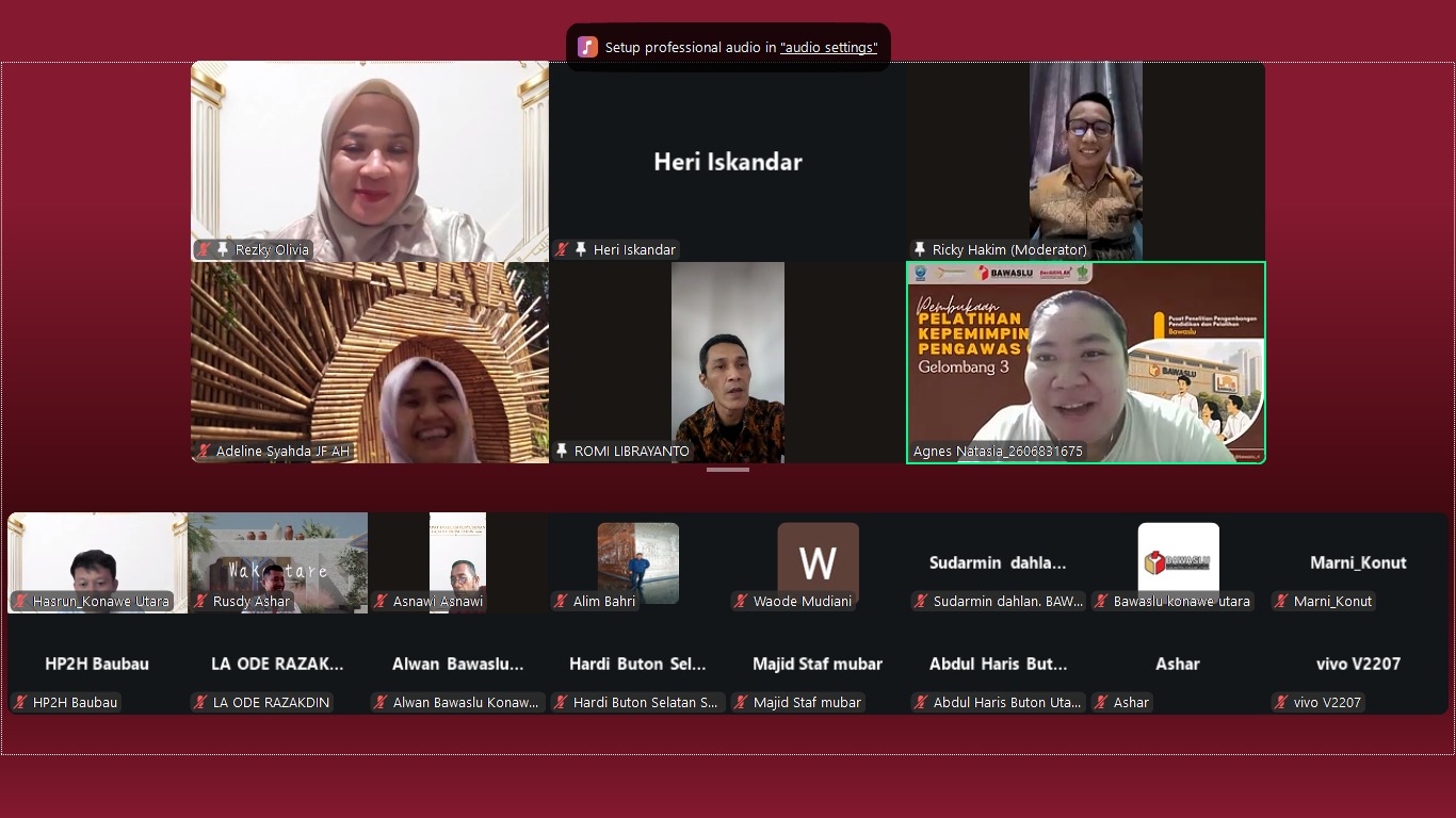 Iwan Rompo Banne (Ketua Bawaslu Provinsi Sulawesi Tenggara) Saat Membuka Kegiatan Melalui Zoom Meeting 