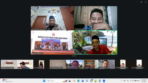 Indra Eka Putra (Anggota Bawaslu Provinsi Sultra) Saat Memberikan Arahan Sebagai Pemantik pada  Ngobrol Kamis Edisi 8 Melalui Zoom Meeting