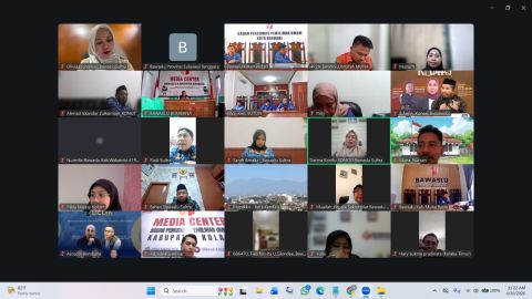 Bahari, S.Si.,M.P.,M.H (Anggota Bawaslu Provinsi Sultra) Saat Memberikan Arahan Sebagai Pemantik pada  Ngobrol Kamis Edisi-9 Melalui Zoom Meeting