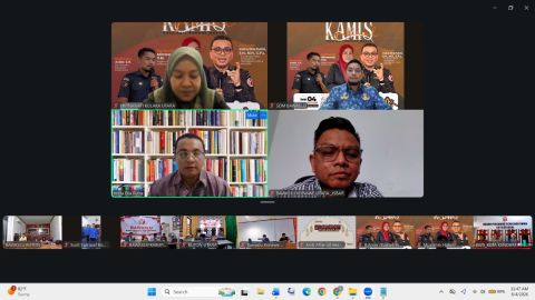 Indra Eka Putra, S.H., M.H.,CPL (Anggota Bawaslu Provinsi Sulawesi Tenggara) pada saat jadi Pemantik di kegiatan Ngobrol Kamis 