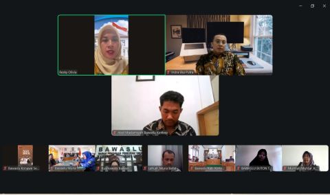 Indra Eka Putra, S.H., M.H.Cpl (Anggota Bawaslu Provinsi Sulawesi Tenggara) Saat Memberikan Arahan dan Sambutan diNgobrol Kamis Melalui Zoom Meeting/Daring