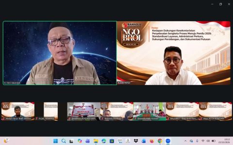 H. Heri Iskandar, SM (Anggota Bawaslu Provinsi Sulawesi Tenggara) Saat memberikan Sambutan dan Arahan Kegiatan Ngornol Kamis Edisi 53 Melalui Zoom Meeting 