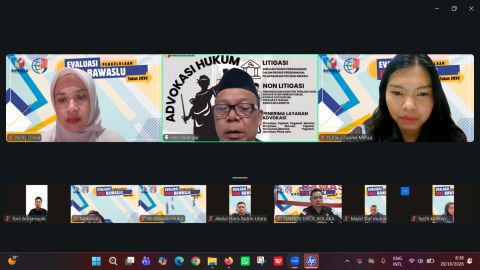 H. Heri Iskandar, SM (Anggota Bawaslu Provinsi Sulawesi Tenggara) Saat Memberikan Sambutan dan Arahan Kepada Peserta kegiatan JDIH Melalui Zoom Meeting