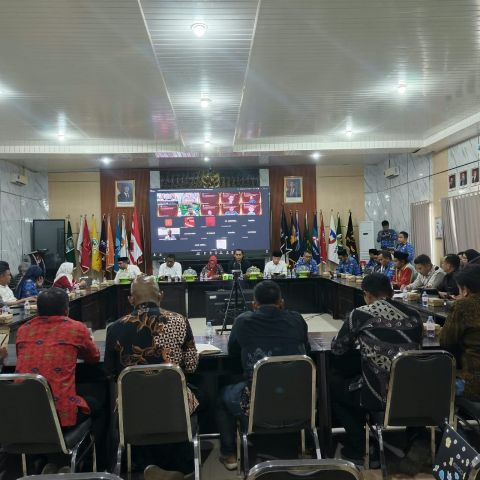 Ketua dan Anggota Bawaslu Provinsi Sulawesi Tenggara Saat Menghadiri Rakoor PDPB Semester II Tahun 2026 Melalui Luring dan Daring