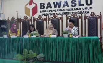 Komisi Informasi Prov. Sultra Lakukan Visitasi dan Presentase E-monev KIP Tahun 2023 di Bawaslu Prov. Sultra