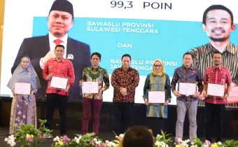 Berkat Komitmen Tinggi dari Tim KIP Bawaslu Sultra, Bawaslu Sultra Raih Peringkat Pertama