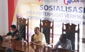 Sosialisasikan Aplikasi Lipat Tangan di Bawaslu Kota Kendari, Rapiuddin: Ini Terobosan Baru