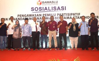 Memaksimalkan Pencegahan dalam Pengawasan Pemilu Partisipatif Bawaslu Sultra Menandatangani MoU Bersama 10 Stakeholder