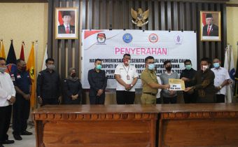 Tim Kesehatan Serahkan Hasil Pemeriksaan Bapaslon Bupati & Wakil Bupati Kab. Muna