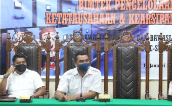 Buka Bimtek Kearsipan Tahun 2021, Hamiruddin Udu: Kita Butuh Jajaran Bawaslu yang Cerdas, Disiplin, Loyal dan Aktif