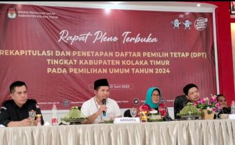 Bahari ; Menghadiri Rapat Pleno Terbuka Rekapitulasi dan Penetapan Daftar Pemilu Tetap (DPT) Tingkat Kabupaten Kolaka Timur