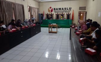 BAWASLU SULTRA GELAR KEGIATAN BAGI BAWASLU KABUPATEN/KOTA TERKAIT PELAKSANAAN PLENO RUTIN