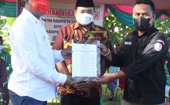 Kunjungi Kabupaten Buton Selatan, Afif terima Hibah Tanah dari Bupati untuk Bawaslu Kabupaten Buton Selatan