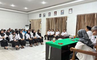 Suasana Pelaksanaan Kegiatan Penguatan Kelembagaan Spiritual Yang Dipimpin Oleh  Ketua Dan Anggota Bawaslu Provinsi Sultra Bersama Kepala Sekretariat Bawaslu Provinsi Sultra  