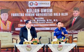 Dr. Herwyn J. H. Malonda, M.Pd., M.H (Anggota Bawaslu RI) Saat Memberikan Kuliah Umum di Fakultas Hukum Universitas Halu Oleo Kendari