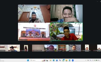 Indra Eka Putra (Anggota Bawaslu Provinsi Sultra) Saat Memberikan Arahan Sebagai Pemantik pada  Ngobrol Kamis Edisi 8 Melalui Zoom Meeting