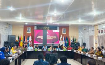 H. Heri Iskandar, SM (Anggota Bawaslu Provinsi Sulawesi Tenggara) Saat Menghadiri Kegiatan Sosialisasi Pemutakhiran Data Partai Politik secara Berkelanjutan melalui Sipol Semester I Tahun 2026