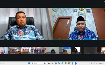 Bahari, S.Si., SH., MP., M.H (Anggota Bawaslu Provinsi Sulawesi Tenggara) Saat Menjadi Pemantik Pada Kegiatan Ngobrol Kamis Edisi 17 