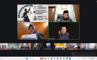 Pimpinan Bawaslu Provinsi Sulawesi Tenggara Saat Memberikan Arahan Pada Kegiatan Rapat Evaluasi Kehumasan Via Daring/Zoom