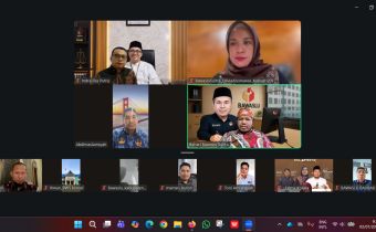 Bahari, S.Si., SH., MP., M.H (Anggota Bawaslu Provinsi Sulawesi Tenggara) Saat Menjadi Pemantik Pada Kegiatan Ngobrol Kamis Edisi 16  