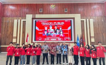 Iwan Rompo Banne, S.Sos., M.Si Foto Bersama Saat Menghadiri Undangan Narasumber Dialog Publik di Fakultas Hukum Universitas Sembilanbelas November Kolaka 
