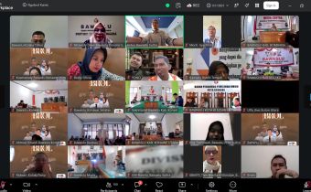 Iwan Rompo Banne, S.Sos., M.Si (Ketua Bawaslu Sultra) Saat Memberikan Sambutan dan Arahan Pada Kegiatan Ngobrol Kamis Yang Digelar Melalui Zoom Meeting/Daring  