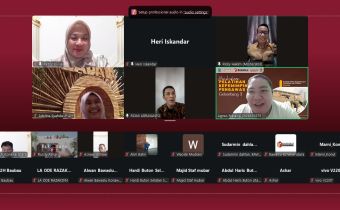 Iwan Rompo Banne (Ketua Bawaslu Provinsi Sulawesi Tenggara) Saat Membuka Kegiatan Melalui Zoom Meeting 