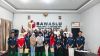 Bahari, S.Si.,M.P.,M.H (Anggota Bawaslu Provinsi Sultra) Didampingi Kepala Bagian Pengawasan Bawaslu Sultra serta Jajaran Sekretariat Bawaslu Sultra Foto Bersama Mahasiswa KKN Magang UHO